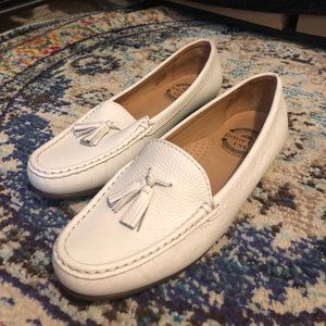 White leather loafers with dangle